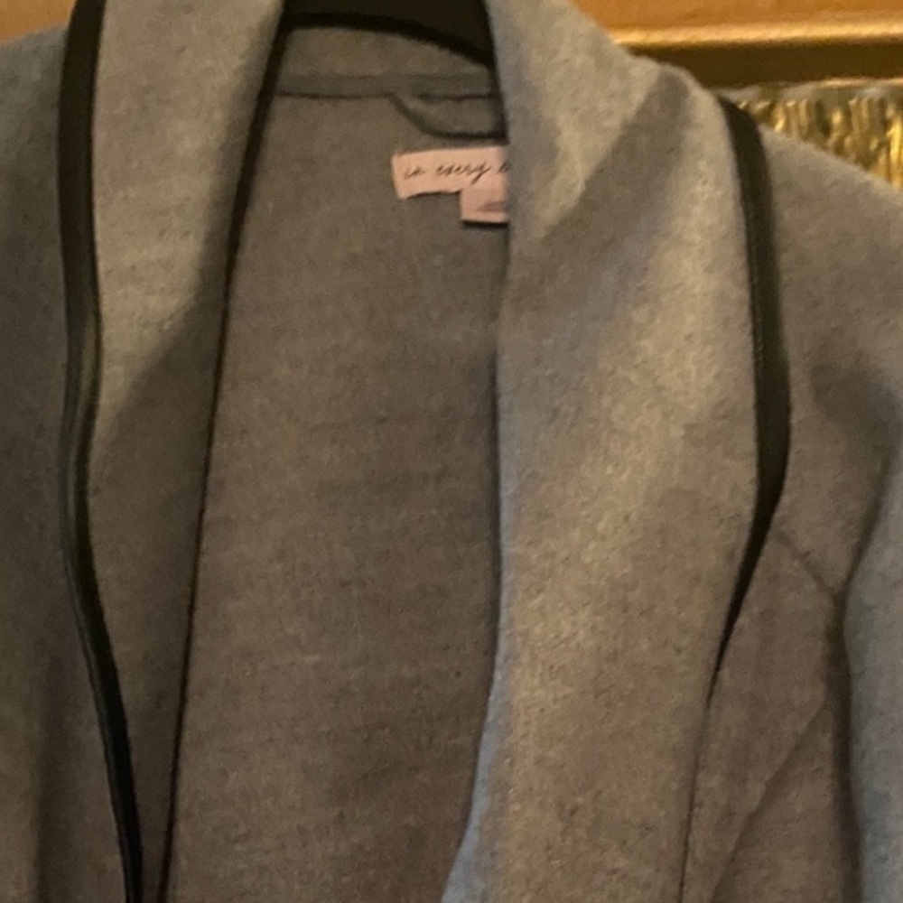 In Every Story 2X Gray Transitions Wrap Coat with Self Tie Belt Black Trim🆕 - Picture 12 of 16